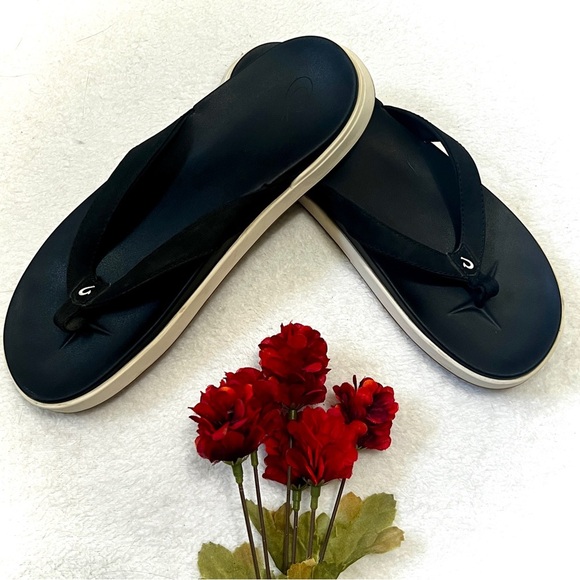 OluKai Nu'a Pi'o Black & White Thong Flip Flop Sandals - Size 11 - Picture 1 of 10